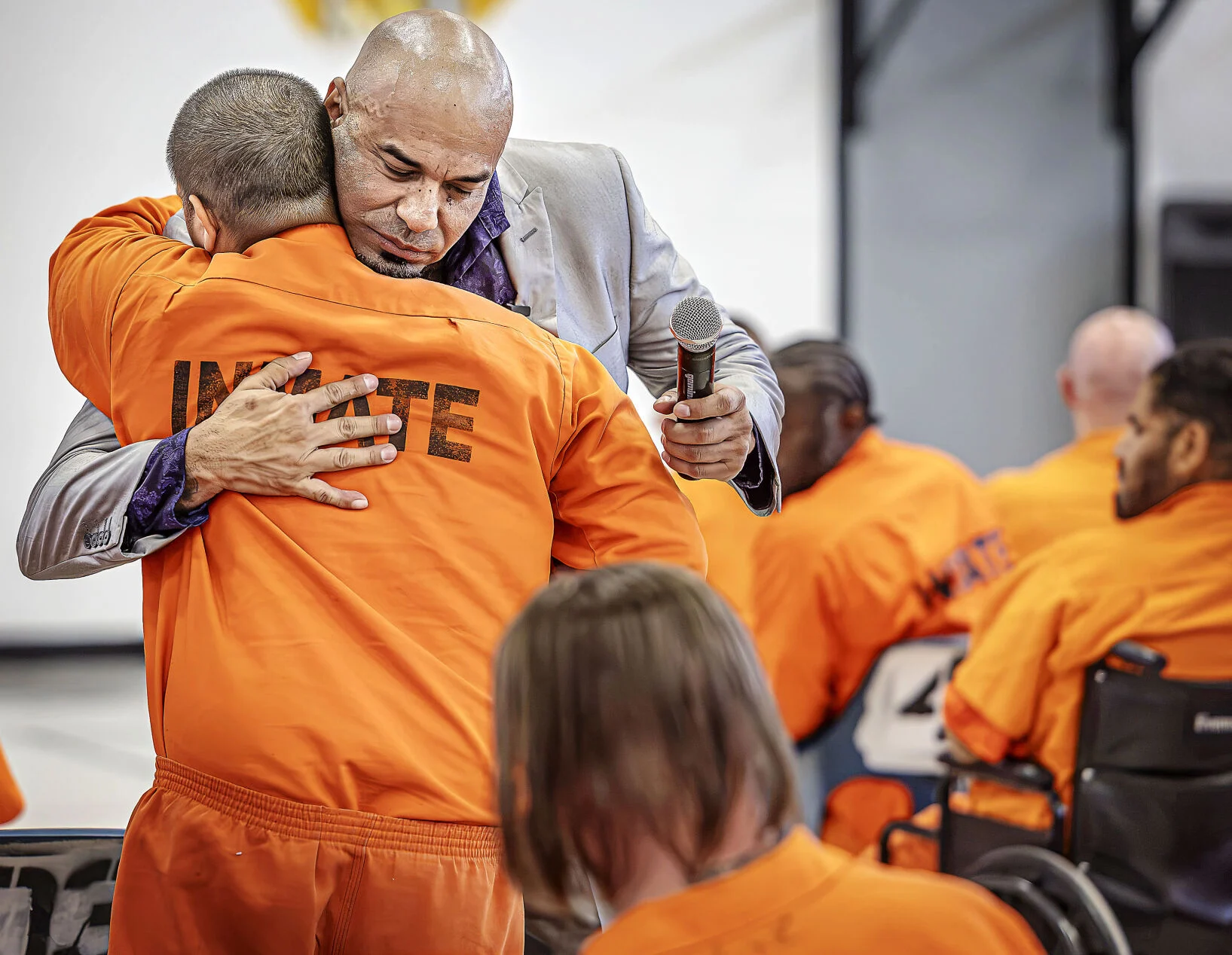 Formerly incarcerated ‘Breaking Bad’ actor spreads message of change at New Mexico prison
